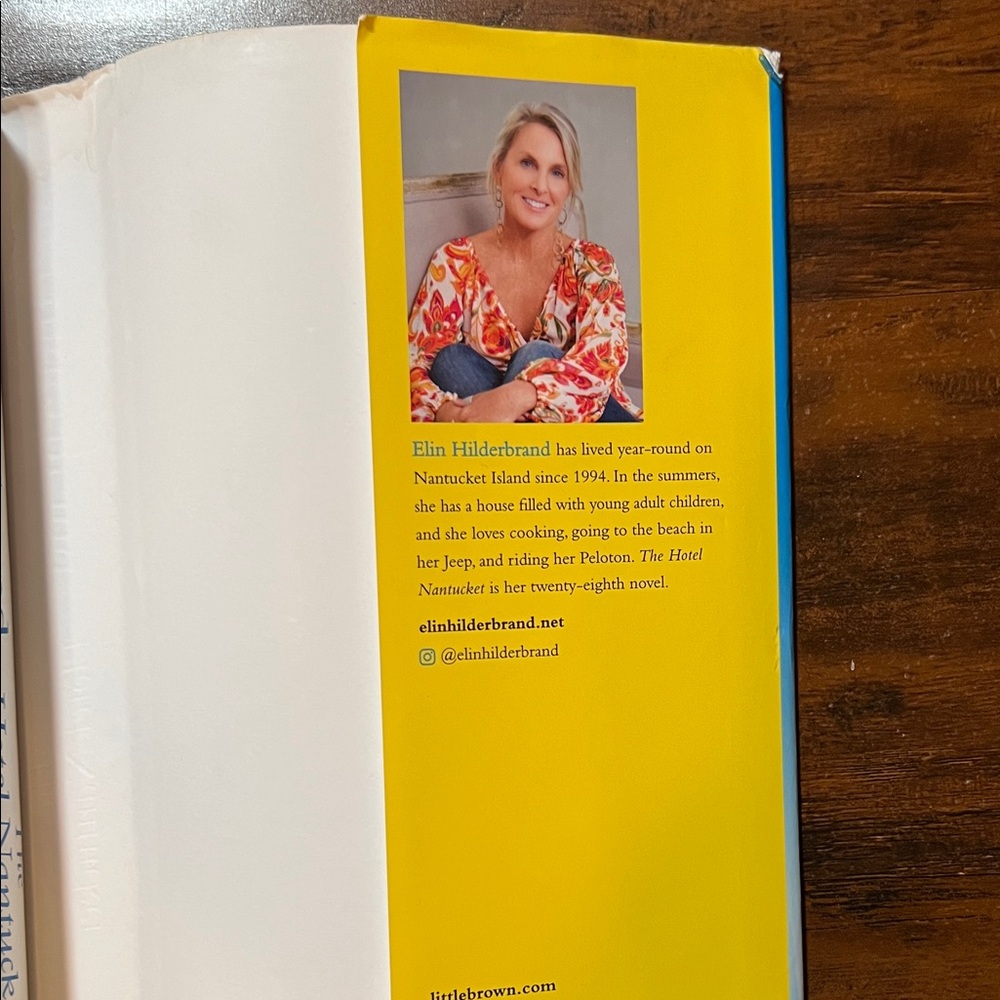 📚 3 Books for $10 | The Hotel Nantucket by Elin Hilderbrand - Picture 9 of 11